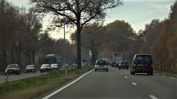 N65 verkeersgoot dwars door het dorp